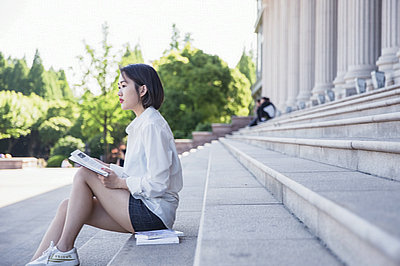 專科能報考在職研究生嗎？